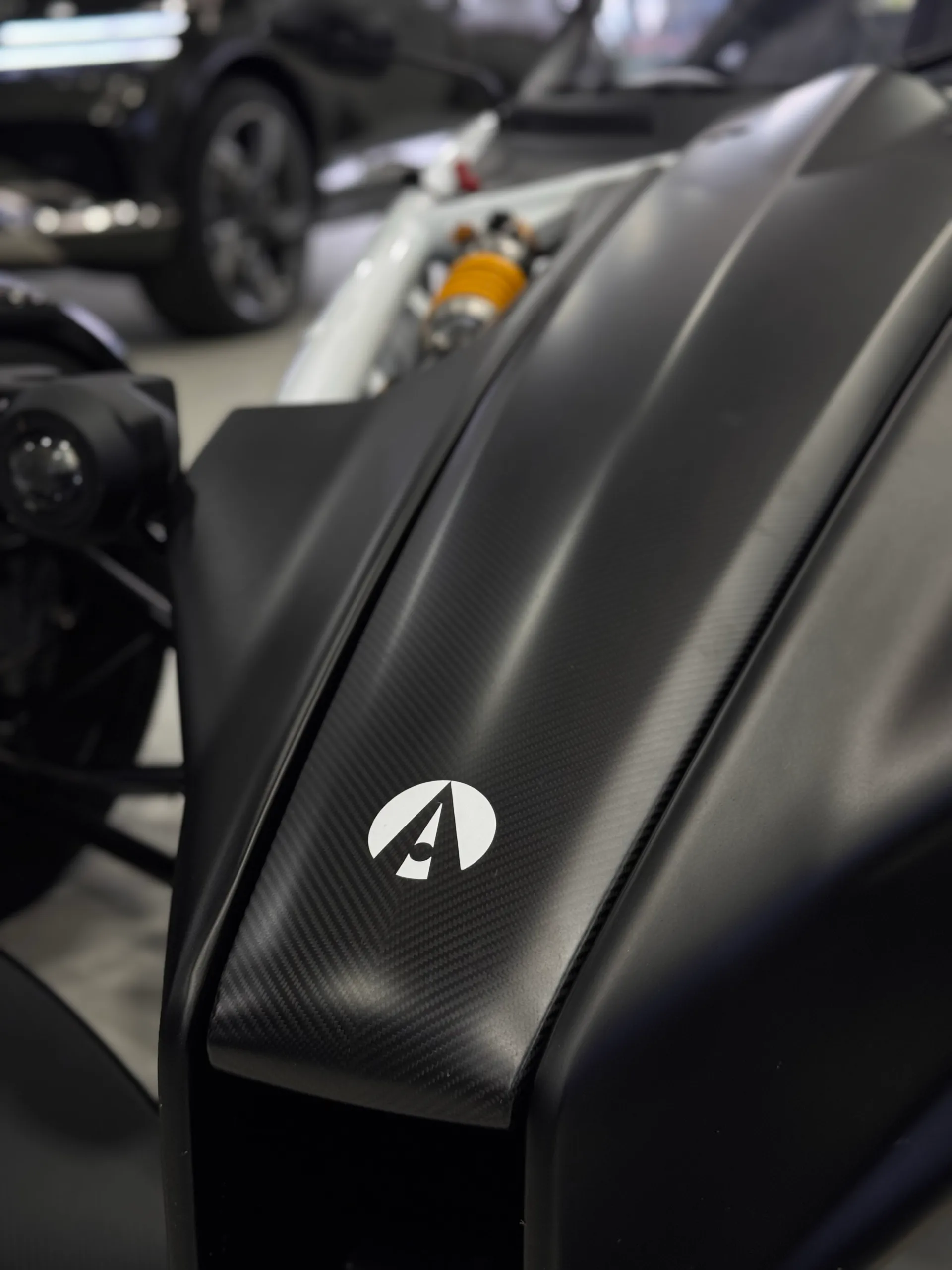 Ariel badge on the black carbon-patterned nose panel