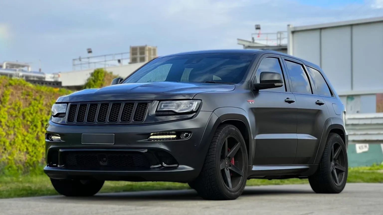 Jeep Grand Cherokee SRT8 in Avery Black Rock Grey wrap