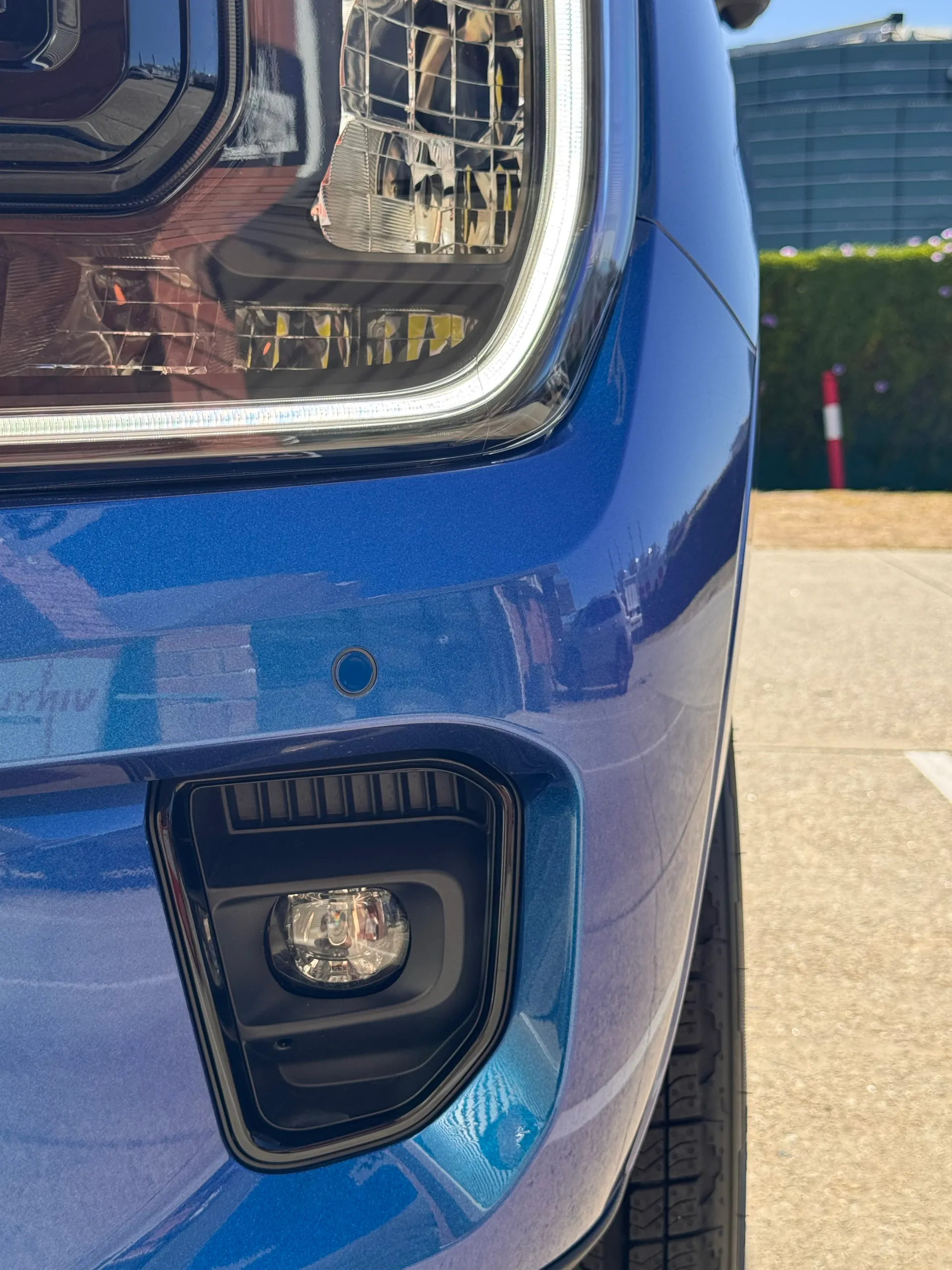 Ford Everest headlight and fog light surrounded by sparkling blue bodywork