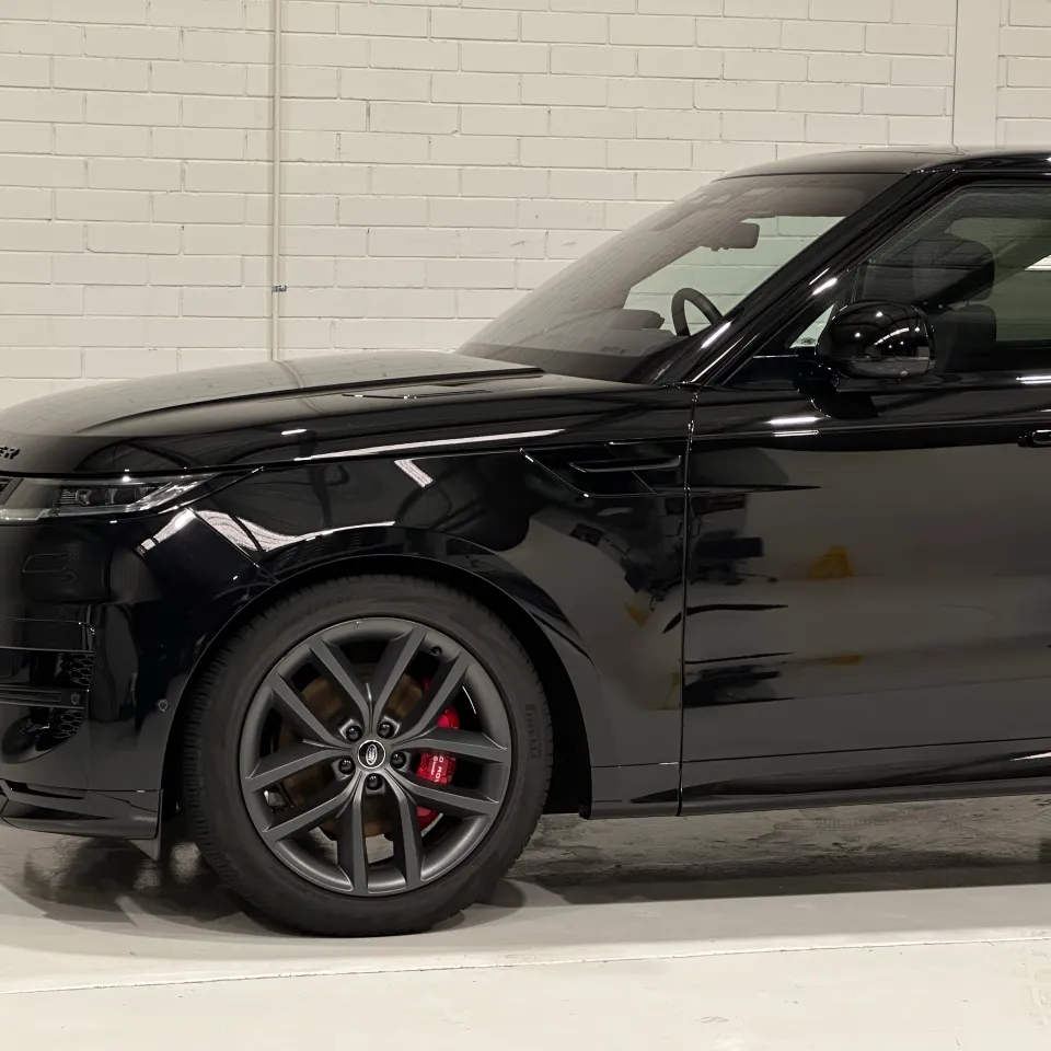 Range Rover Sport front wheel, bonnet and front door in gloss black