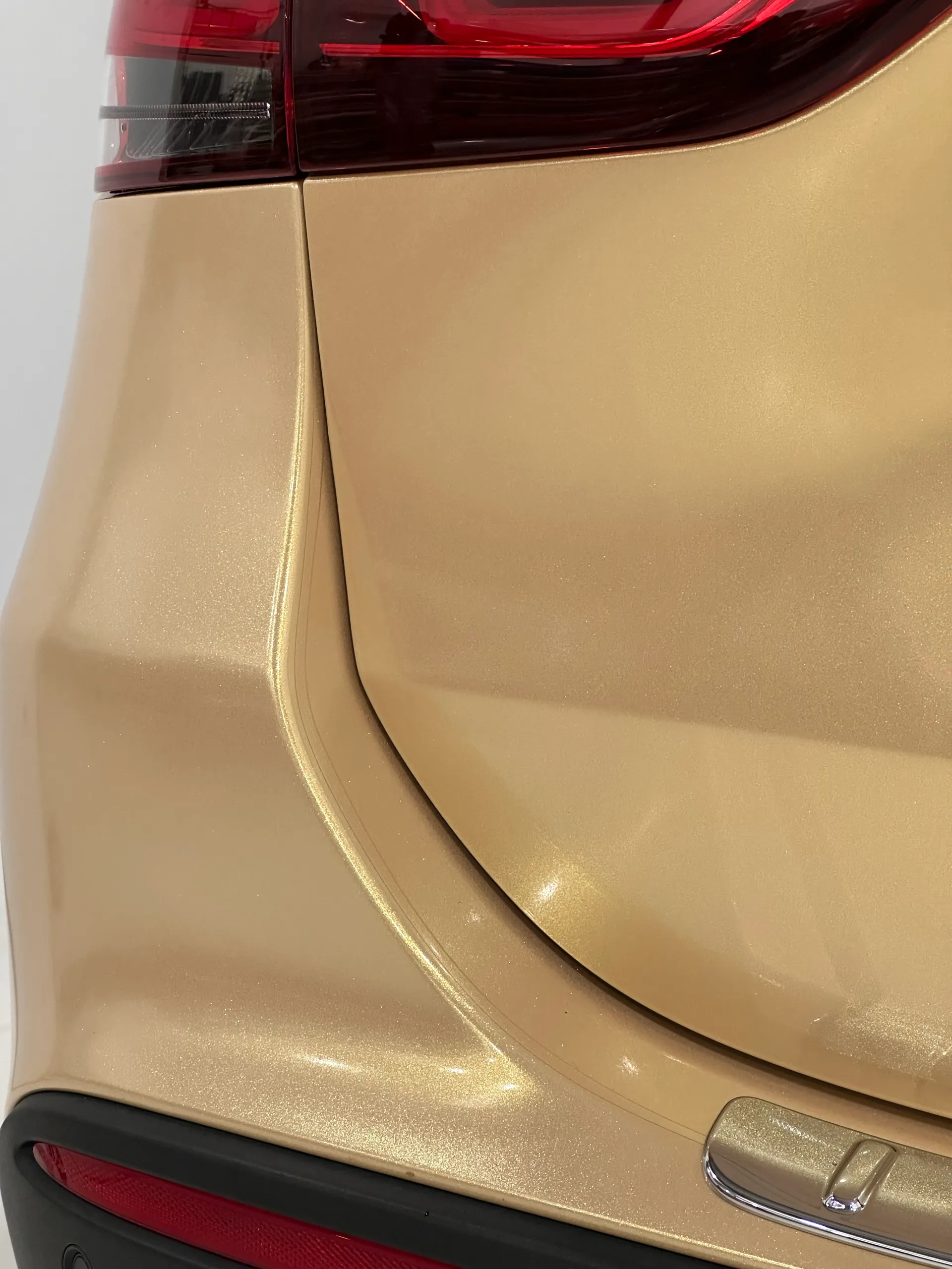 Gold shimmer finish around the Mercedes-Benz GLA tailgate and rear bumper