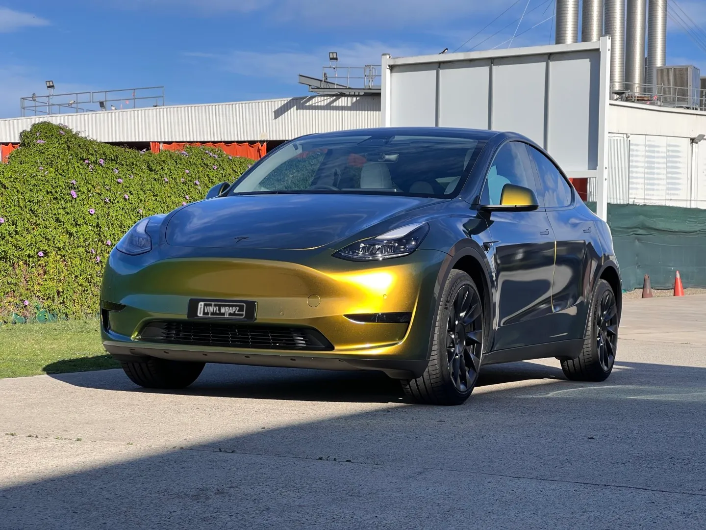 Golden green colour-shift Tesla Model Y, front quarter