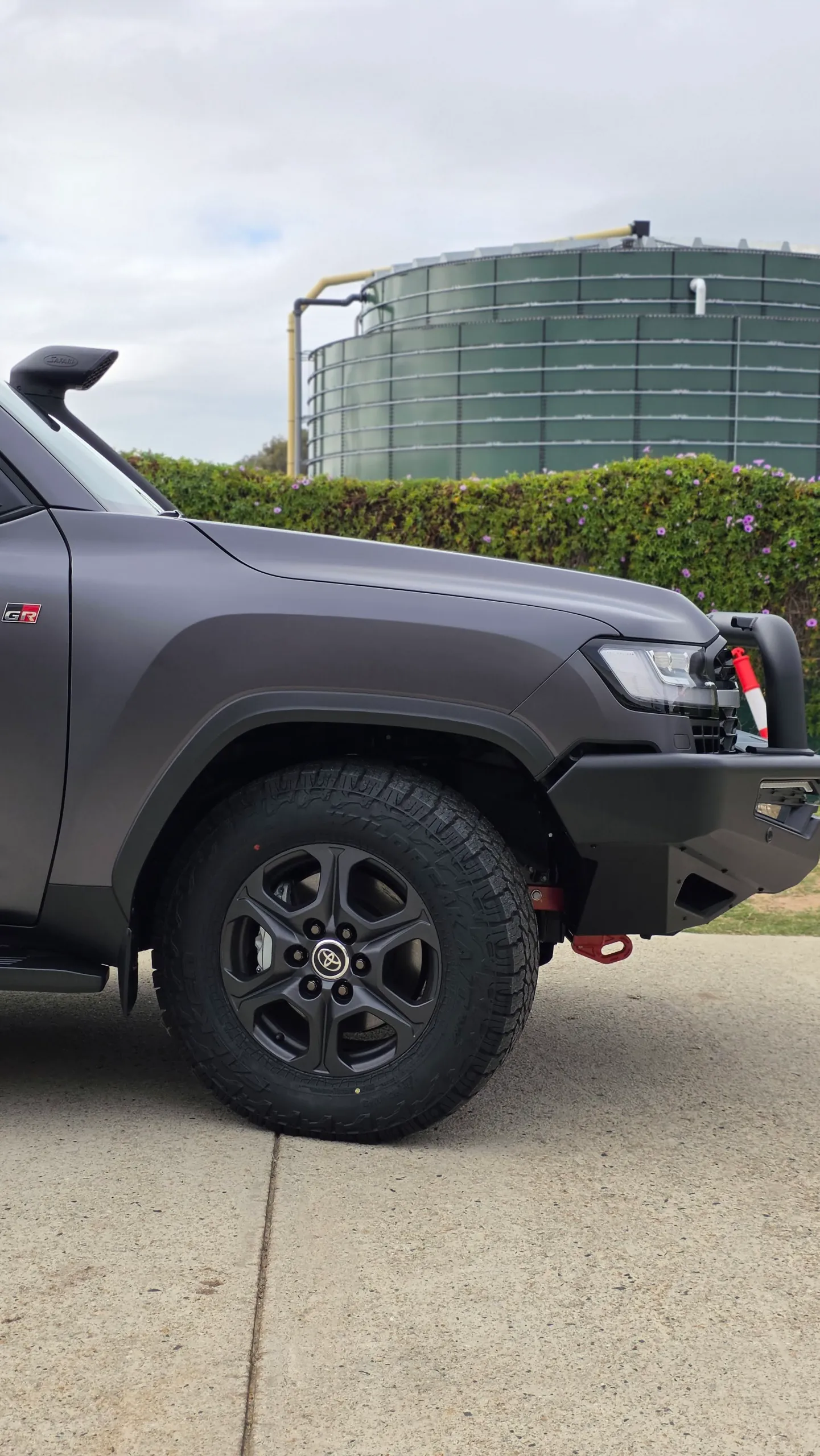 LandCruiser 300 front wheel, guard, snorkel and bullbar in a cropped side view